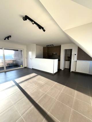 Zeer ruim 2 slaapkamerappartement in Wingene!Bent u op zoek naar een degelijk 2 slaapkamerappartement waar alles voor handen is?Nl: Badkamer, toilet,...