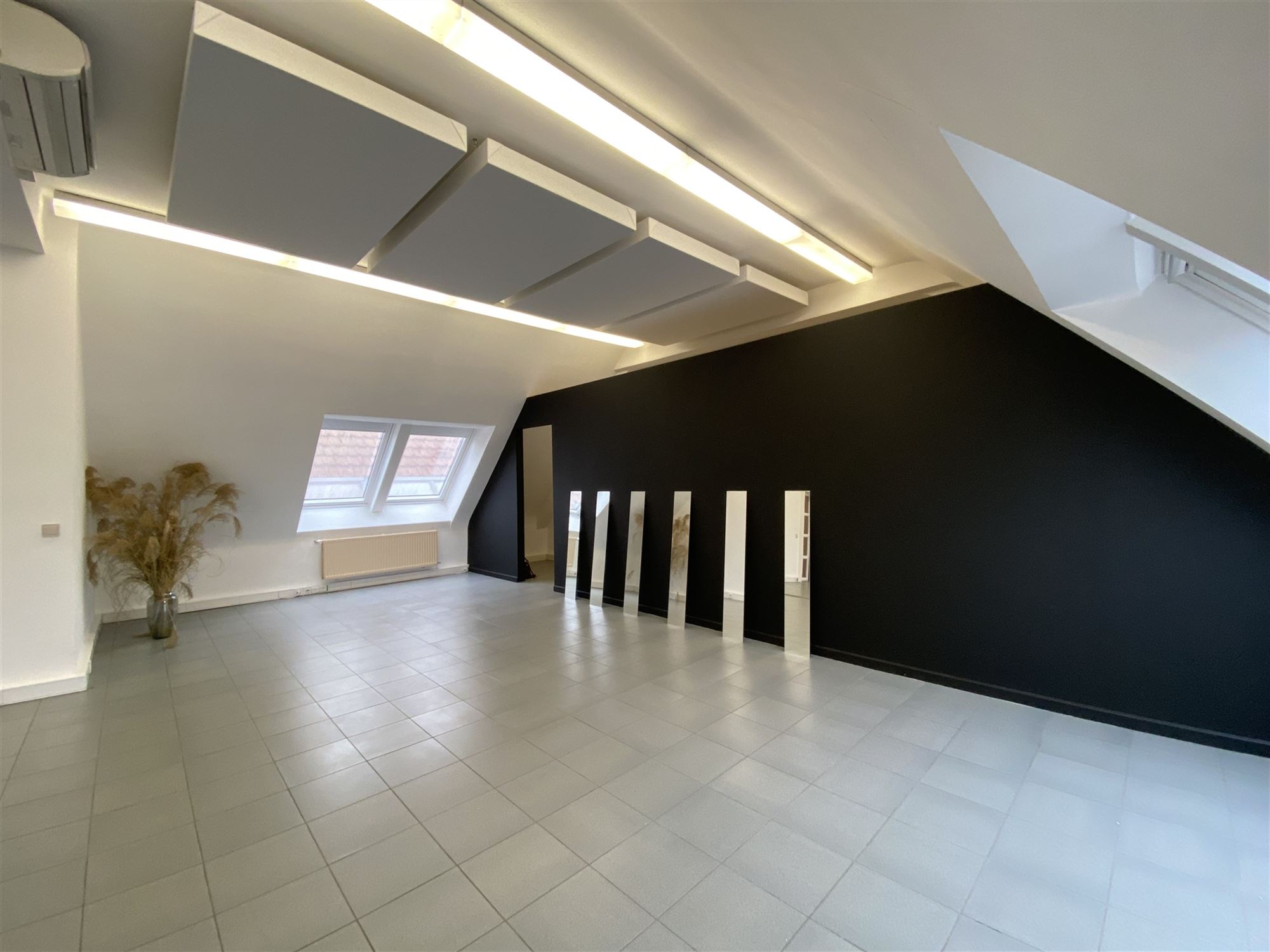 Kantoorruimte op commerciële locatie - foto 2