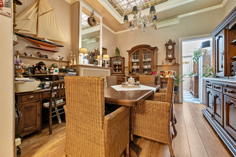 KNUSSE EIGENDOM MET ENKELE AUTHENTIEKE MATERIALEN, TOF TERRAS MET OVERDEKTE BUITENKEUKEN - foto 4