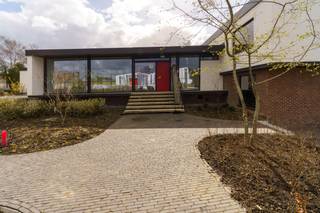 Op zoek naar een praktijkruimte of bureau in een kwalitatieve omgeving? In dit recent en volledig gerenoveerde gebouw bieden wij...