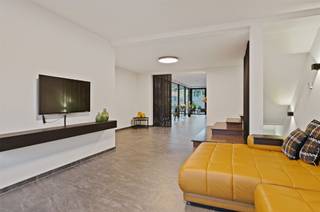 Knap gerenoveerde HOB met 3 slaapkamers gelegen op een zonnig georienteerd perceel van 4a95ca te Oostham. Belangrijkste troeven:- Centrale ligging in...