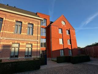 In het bruisende centrum van Sleidinge, op wandelafstand van winkels, faciliteiten en openbaar vervoer, bevindt zich deze kleinschalige residentie...