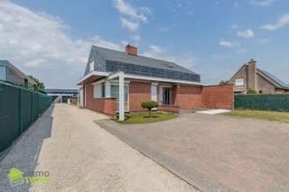 Deze vrijstaande woning met een bewoonbare oppervlakte van 233m² & een perceeloppervlakte van 980 m², beschikt over 4 slaapkamers, een...