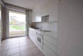 BEVERSESTEENWEG 57/48800 ROESELAREDit lichtrijke appartement op het eerste verdiep van residentie Helminge is rustig gelegen op wandelafstand van het...