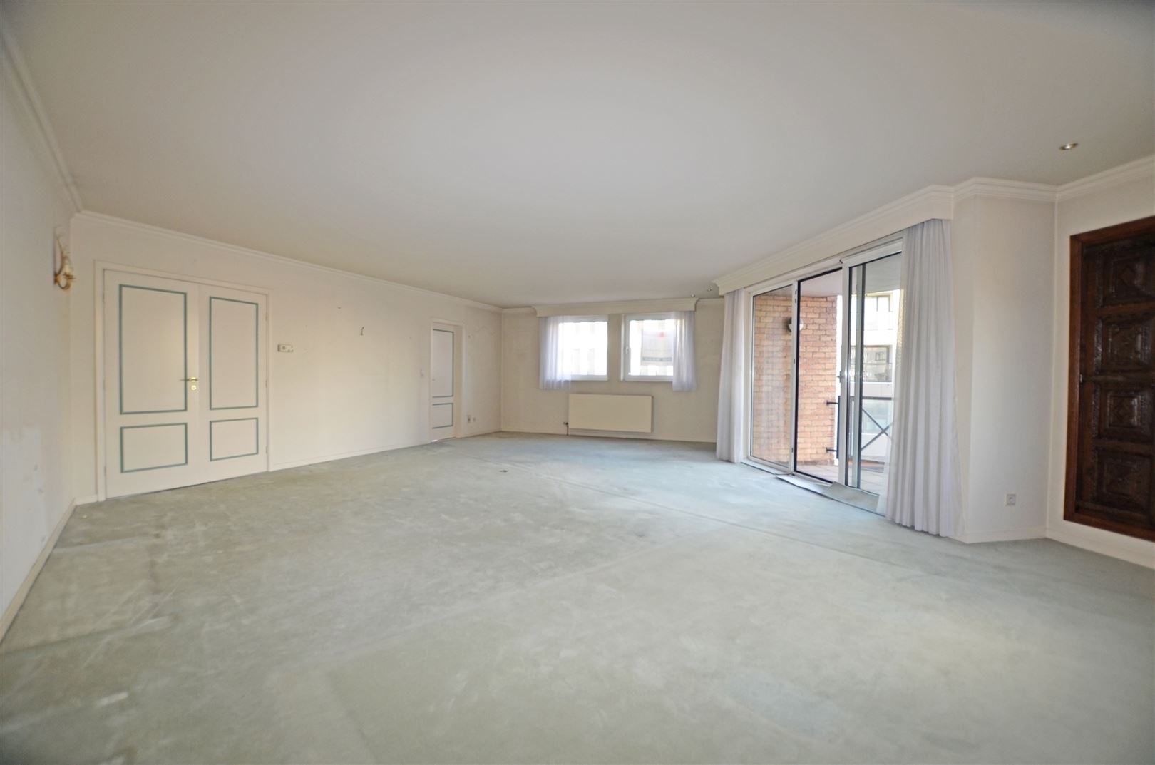 Ruim op te frissen appartement op wandelafstand van de stad - foto 4