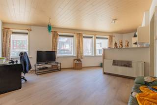<p>Interessante <i><strong>knusse starterwoning </strong></i>of investering in Baasrode nabij Dendermonde.</p><p>In het <i><strong>rustige Baasrode</strong></i>, vlakbij Dendermonde, bevindt zich deze interessante kleine woning voor<i><strong> eigen gebruik</strong></i> of als <i><strong>opbrengsteigendom</strong></i>.</p><p>Een unieke opportuniteit voor starters of investeerders die op zoek zijn naar een betaalbare woonoplossing met toekomstmogelijkheden.</p><p>Het goed omvat een gezellige woning met inkomhall/traphall, leefruimte en open keuken, berging. Op de verdieping vindt men de overloop, <i><strong>2 volwaardige slaapkamers</strong></i> en uitgeruste badkamer (douche-lavabo-toilet).</p><p>Deze woning beschikt over alle conforme attesten. Het EPC label heeft een D-label, dus <i><strong>geen renovatieverplichting</strong></i>. <br /><br />Momenteel is deze woning <i><strong>gunstig verhuurd</strong></i>, goed voor een mooi rendement van ongeveer <i><strong>4%</strong></i>.</p><p>Hierdoor vormt dit pand een uitstekende investering voor wie op zoek is naar een <i><strong>beperkte investering </strong></i>met stabiel rendement op de groeiende huurmarkt.</p><p>Daarnaast is dit ook een interessante opportuniteit voor starters of alleenstaanden die betaalbaar willen wonen in een aangename omgeving nabij winkels, openbaar vervoer, fiets en wandeldijk langsheen de Schelde en de vlotte verbindingswegen.</p><p>Een veelzijdig aanbod met investeringspotentieel én/of wooncomfort.</p><p>Plan vandaag nog een afspraak voor een bezichtiging ter plaatse ,enkel op afspraak.<br />Contacteer ons voor meer informatie of voor een bezoek , T. 078 482000 <strong>| </strong>info@rented.be <strong>|</strong> 0475 648870</p>