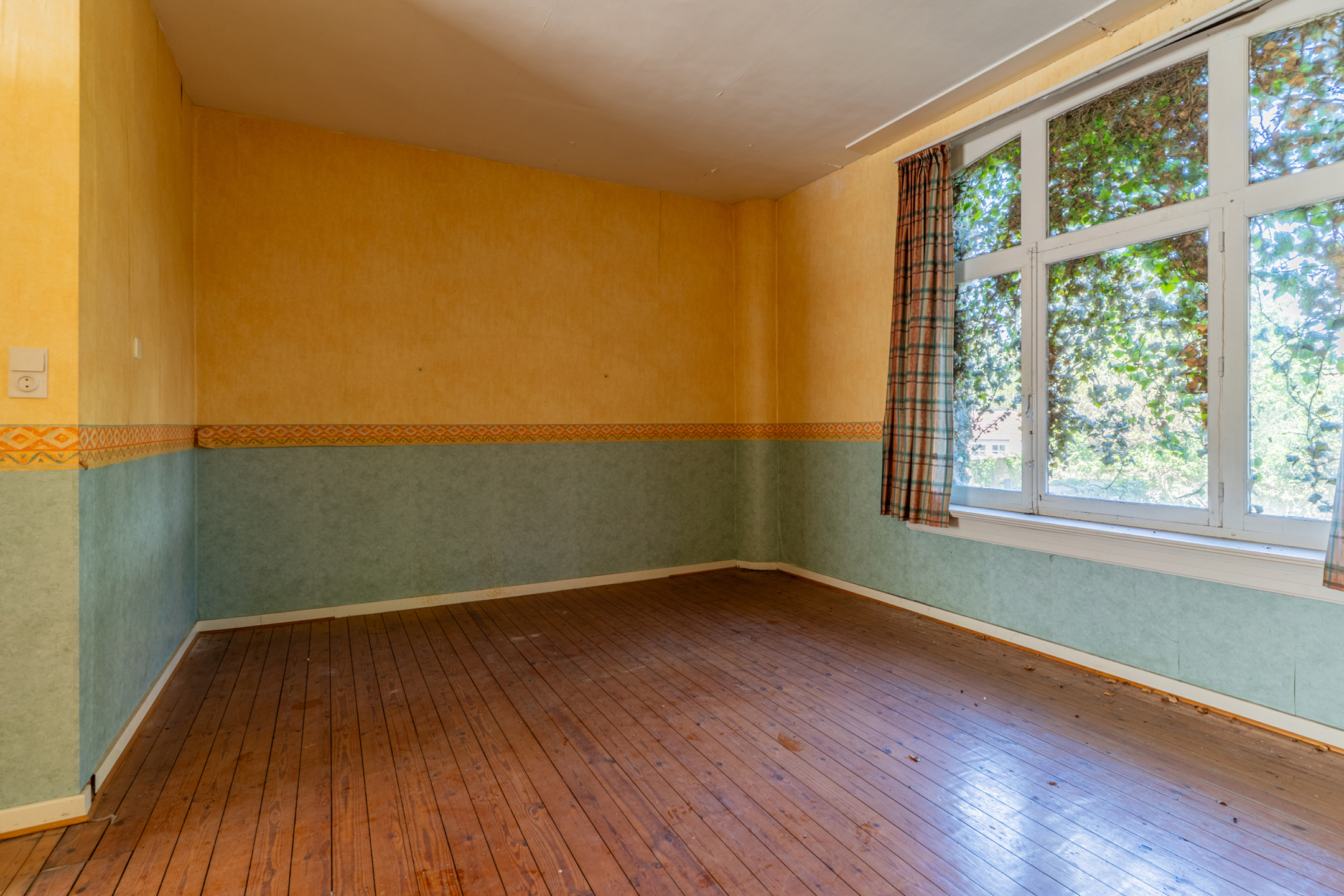 Prachtige te renoveren herenwoning met 5 slaapkamers en de mogelijkheid tot aankopen van een garage nabij - foto 5