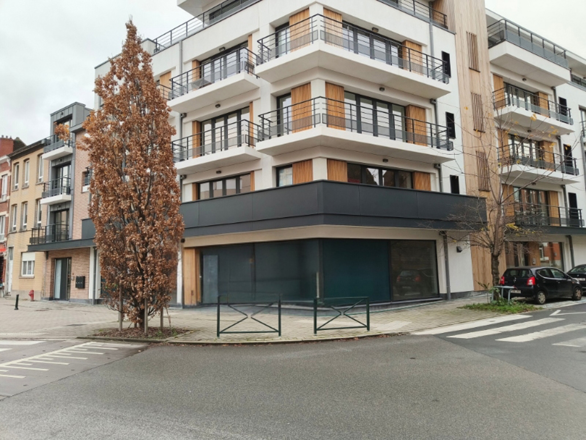 Commercial à louer à Forest - photo 2