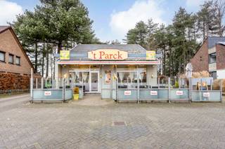 In Park Midden Limburg, tussen de recreatieparken Hengelhoef, Kelchterhoef en Bokrijk vinden we deze ruim handelspand met 2 extra vakantie...