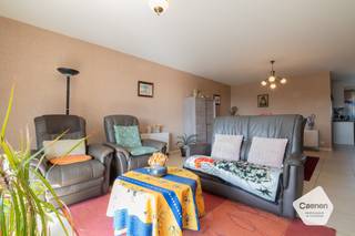 <ul>
<li>Mogelijkheid tot aankoop garagebox;</li>
<li>Privatieve kelderberging inbegrepen;</li>
<li>afgesloten fietsenberging;</li>
<li>2 volle slaapkamers;</li>
<li>geen renovatieverplichting;</li>
<li>zonnig en ruim terras;</li>
<li>Super goede locatie, handelszaken, zee, school, openbaar vervoer vlakbij</li>
<li>in verzorgde staat</li>
<li>nieuwe keuken</li>
<li>afzonderlijk toilet</li>
</ul>
Ontdek dit complete pakket nu en vraag een bezoekje aan!