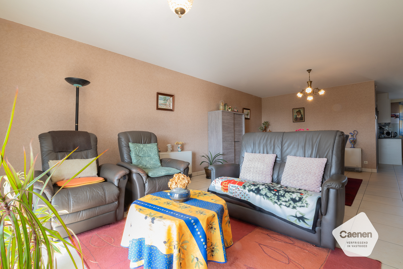 Ruim woonappartement in goede staat - photo 3