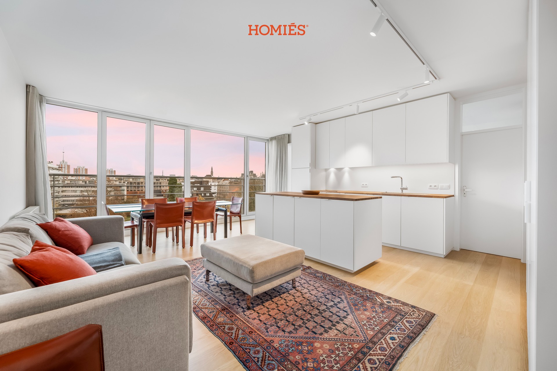 Gerenoveerd éénslaapkamerappartement met prachtig stadszicht - foto 1