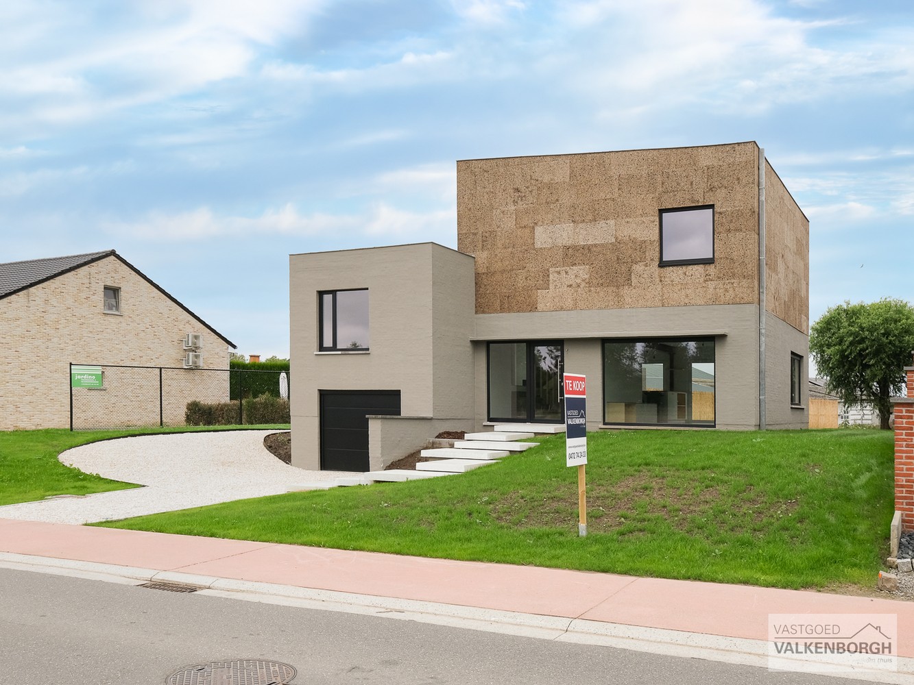 Zeer goed gelegen vernieuwbouwwoning met 4 slaapkamers, voorzien van alle laatste nieuwe technieken. - foto 2