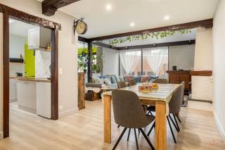 This well-kept bungalow, located at Stijn Streuvelsstraat 32 in Waregem, offers a practical and comfortable living solution in a central but...