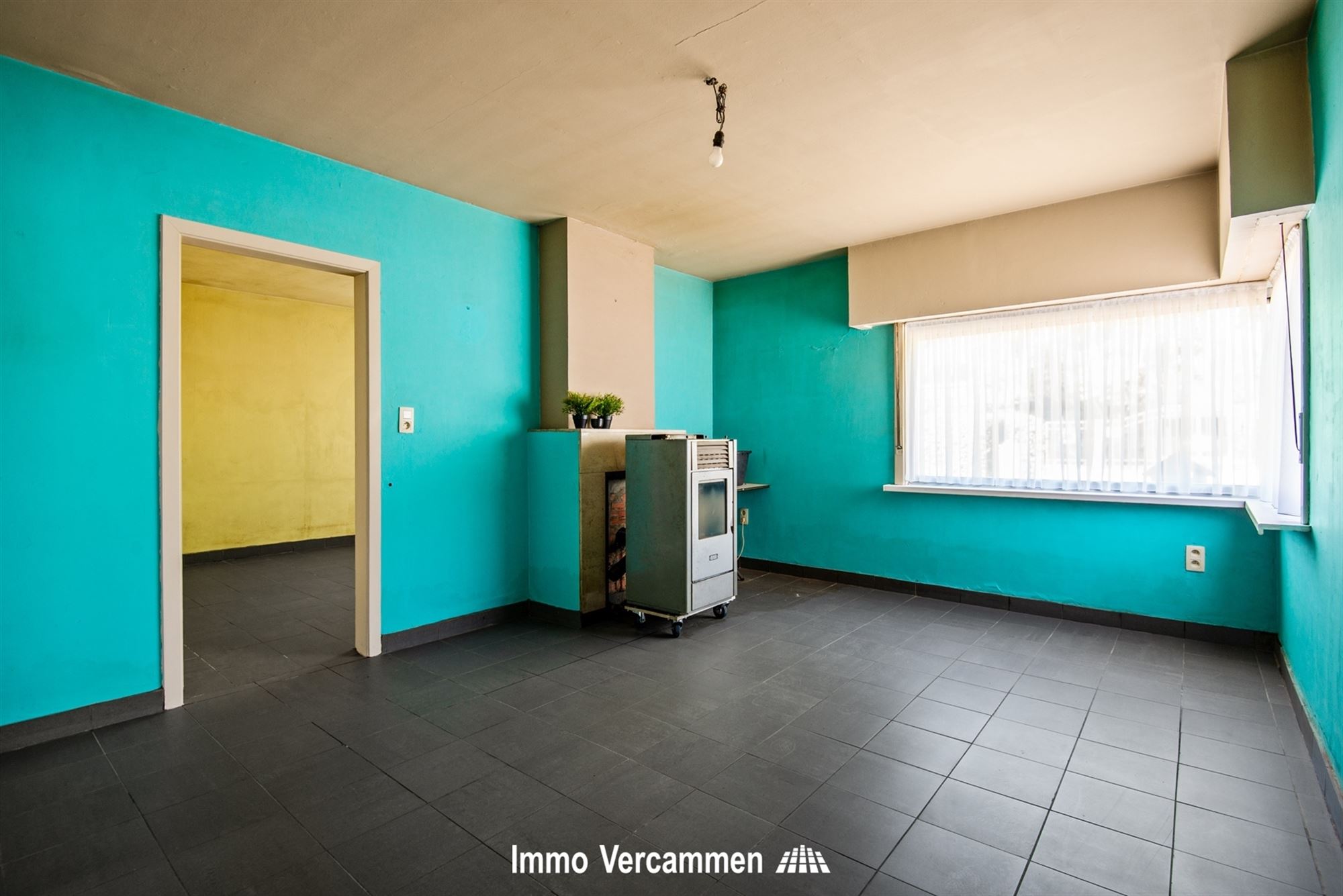 Grondig te renoveren, gelijkvloerse woning te Beerzel. - foto 2