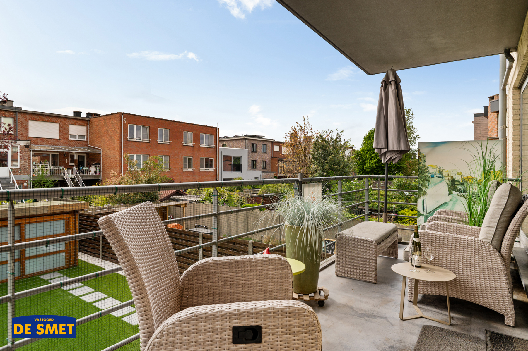 Appartement met lift, terras, garage en 2 autostaanplaatsen - foto 2