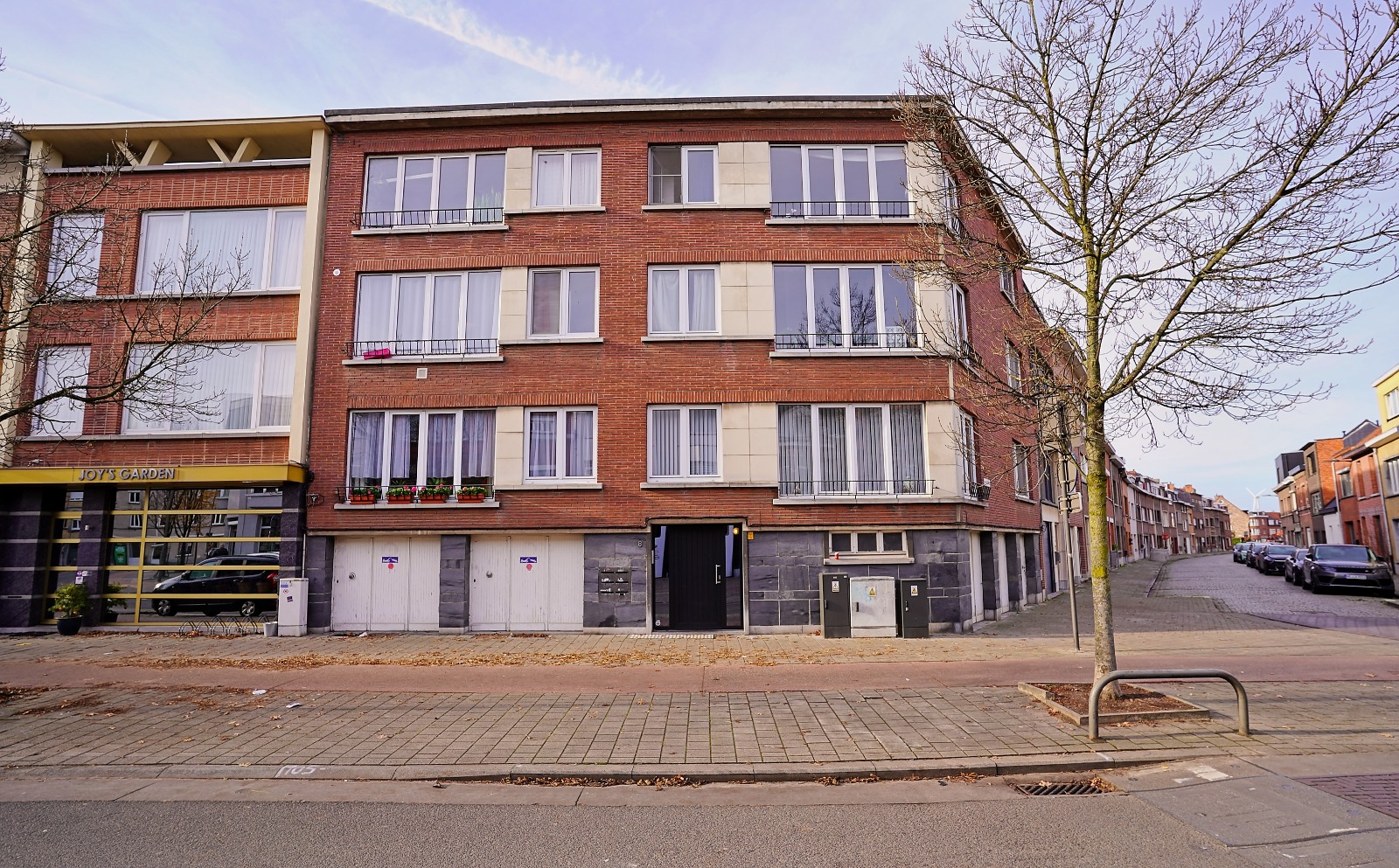 Gezellig en lichtrijk appartement te koop in het hart van Merksem - photo 1