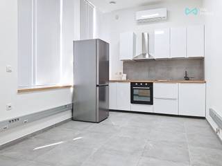 Zeer aangenaam kantoor gelegen in een rustige buurt en in een mooi volledig gerenoveerd gebouw. Het kantoor ligt op de gelijksvloer en bestaat uit...