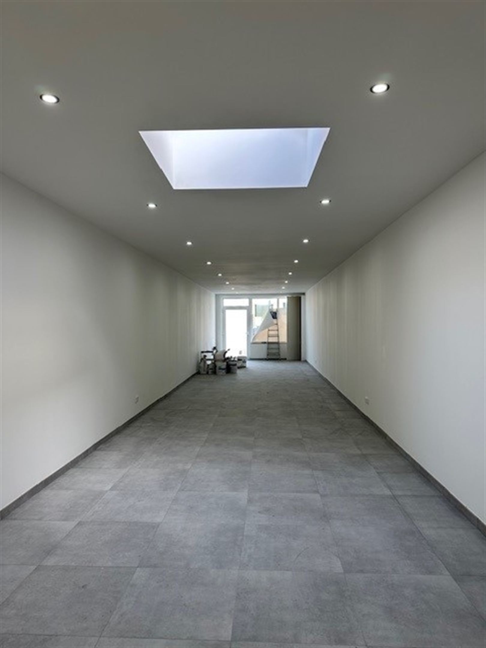 Volledig gerenoveerde handel- of kantoorruimte gelegen op commerciële locatie te Mechelsesteenweg te Dendermonde - foto 4