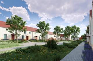 Nieuwbouwwoning gelegen in het project Sterms, in een residentieel woonerf met aangelegde gemeenschappelijke pleinen (inclusief petanquebaan, fietsenstalling, bezoekersparking,...). Bestaande uit: op het gelijkvloers: inkomhal met toilet, berging, living-eetkamer, open keuken (afgewerkt naar keuze). Op de eerste verdieping: nachthal, 3 slaapkamers, badkamer. Verder is er een zolder (bereikbaar via uitschuifbare trap) alsook een tuin met terras. Bijkomend zijn er staanplaatsen/garages en kelders beschikbaar op de kelderverdieping onder het project. Verkoop onder btw-stelsel (21% constructie) en registratiestelsel (12% grond).<br />Waarom kiezen voor Sterms? <br />- Energiezuinig <br />- Ventilatiesysteem D <br />- Warmtepomp (lucht/water) <br />- Akoestische isolatie<br />- Modern, rustig en verkeersvrij woonconcept<br />Contacteer ons snel voor meer informatie of een afspraak! 02/360.15.15 - info@century21prodomo.be