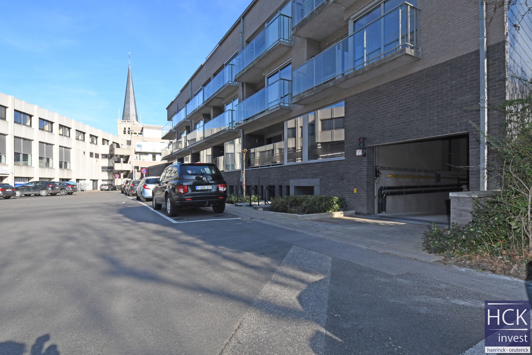 WAREGEM – Autostaanplaats in centrum Waregem (Markt) - foto 1