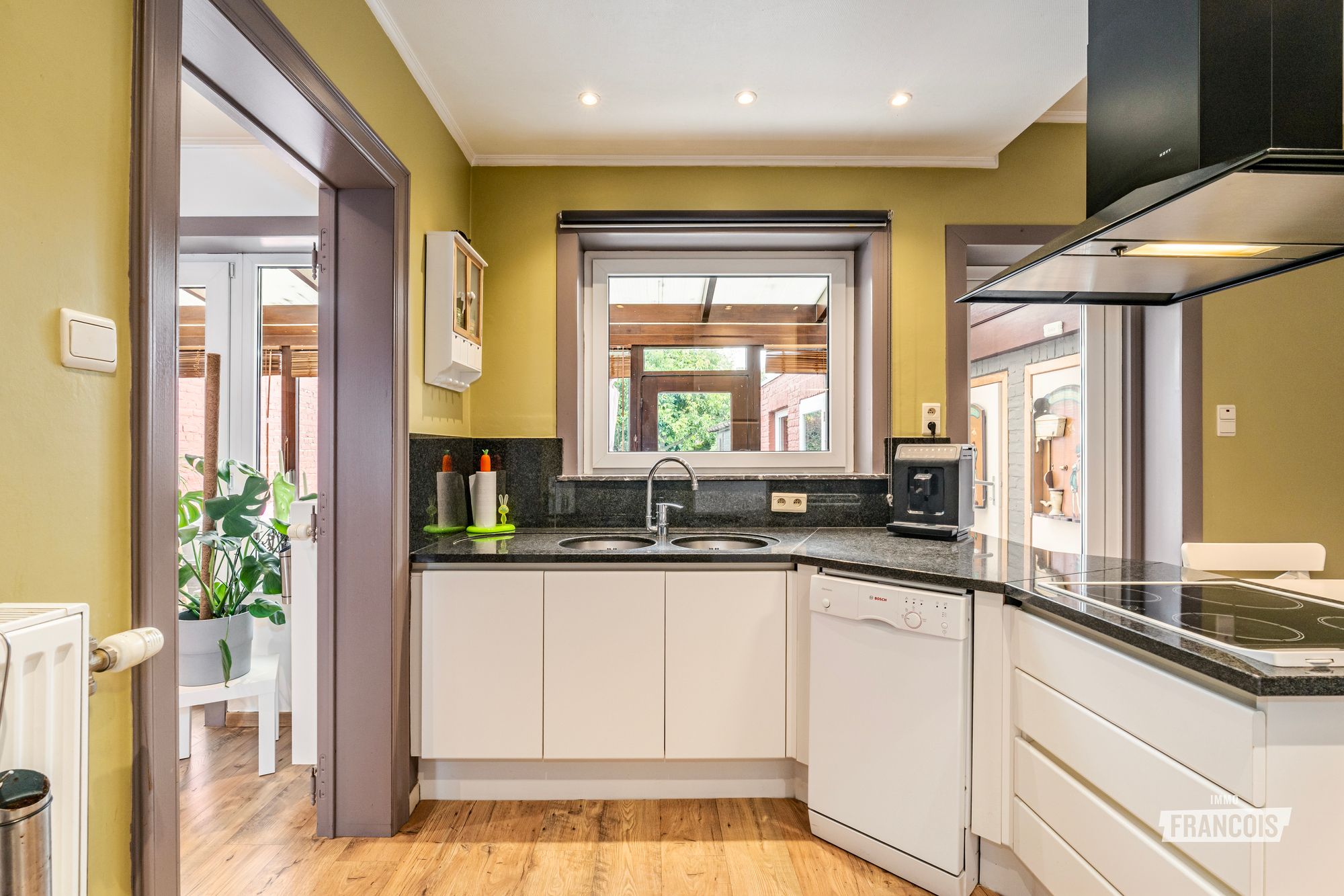 Instapklare gezinswoning met 4 slaapkamers, tuin en garage - foto 5