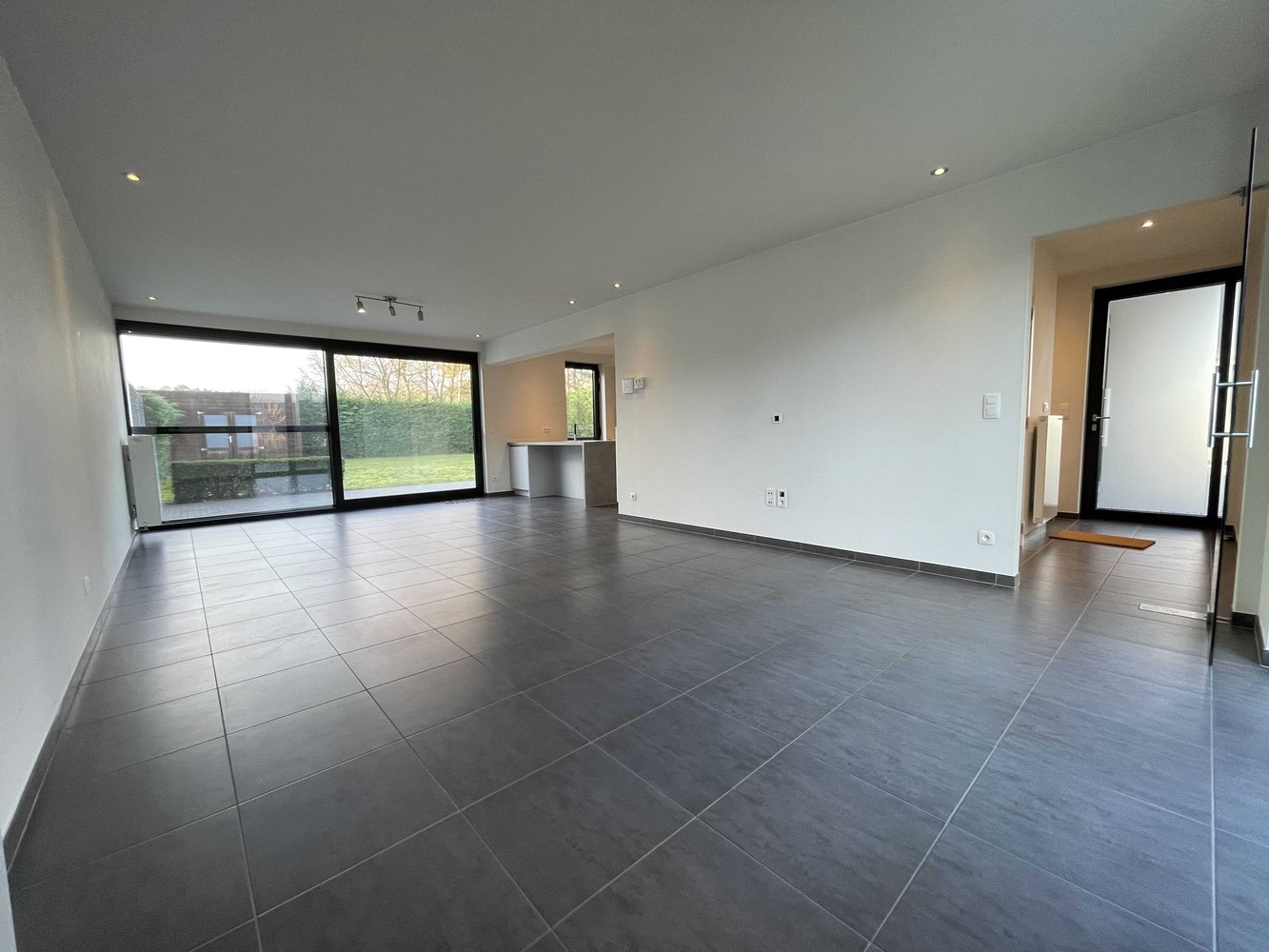 Recente gezinswoning vlakbij het centrum van Genk - foto 4