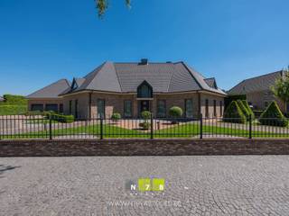 INSTAPKLARE VILLA MET 4 SLAAPKAMERS, 3 DUBBELE (VRIJSTAANDE) GARAGE, PRACHTIGE TUIN MET VERWARMD ZWEMBAD, JACUZZI EN POOLHOUSE OP 32A09CA TE...