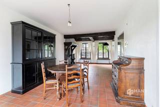 <p><span>Nieuwdreef 194 - Merksem</span></p><p><span> </span></p><p><span>Spacious ground floor (180 m²) with 4 to 5 bedrooms, garden and terrace in Merksem.</span></p><p><span>This well-kept ground floor is conveniently located in the Nieuwdreef, close to the Bredabaan and the Runcvoort Park. Thanks to its central location, you enjoy excellent accessibility by public transport, the velo-sharing system and by car. Stores, supermarkets and other amenities are also nearby.</span></p><p><span>The house is in good condition and, thanks to its spacious area and practical layout, offers numerous possibilities for families or for those in need of extra space. The roof was insulated in 2012, the kitchen was renewed in 2018 and a high-efficiency boiler was installed in 2019. In addition, all windows have shutters.</span></p><p><span>You enter in the spacious entrance and staircase hall with a practical fitted wardrobe at the back. To the right is the spacious garage of 26 m² with sectional door. At the back of the ground floor there is a storage room / laundry room (6 m²) and an extra room of 14 m² available — ideal as bedroom, office, hobby or practice room.</span></p><p><span>On the second floor there is a bright living room of 41 m². Adjacent is the separate kitchen (8 m²), equipped with all modern comfort. Through a sliding door you reach the pleasant terrace of 14 m² with southwest orientation. From here you descend to the cozy garden of 66 m². There is also a separate guest toilet on this floor.</span></p><p><span>The upper floor comprises four (sleeping) rooms of 6 m², 7 m², 11 m² and 14 m². The spacious bathroom (8 m²) is equipped with a bathtub, separate shower, double sink and toilet.</span></p><p><span>Are you looking for a spacious family home with garage, garden and numerous possibilities in a central location? Do not miss this opportunity! Living area 180 m² – ref: gross floor area. For more info or a free estimate visit www.hansimmo.be</span></p><p><span> </span></p>