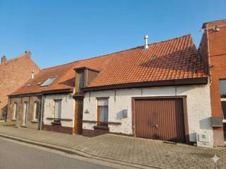 A vendre : maison avec potentiel de rénovation au cœur de WevelgemAu 19 Handboogstraat à Wevelgem, vous trouverez cette maison compacte avec beaucoup...