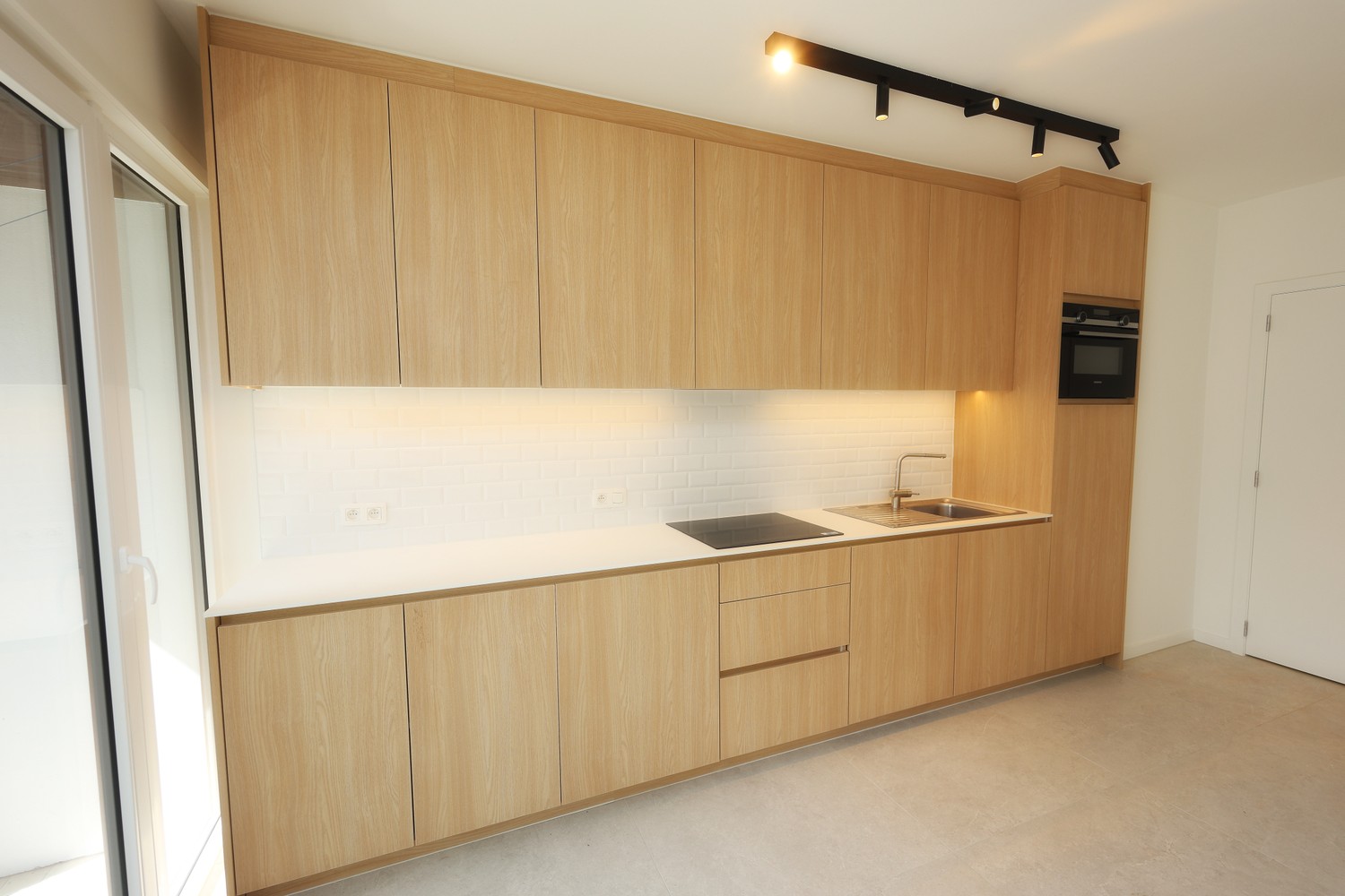 Volledig gerenoveerd appartement met 2 slaapkamers in centrum Oostende ! - foto 4