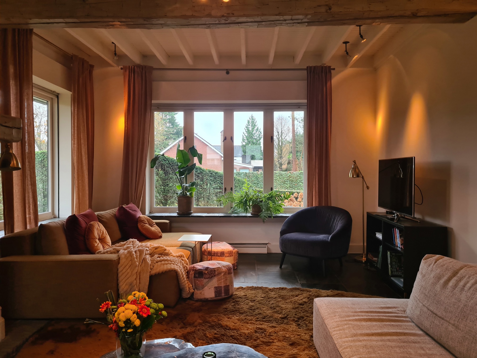 Rustig en residentieel gelegen villa op 1.500m². - foto 2