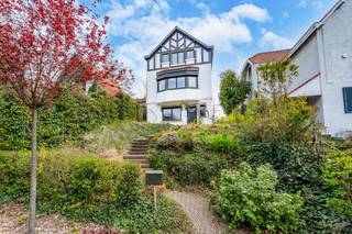 Gelegen in het hart van één van de mooiste lanen van Watermaal-Bosvoorde, op wandelafstand van de Keymplein, biedt deze karaktervolle woning...