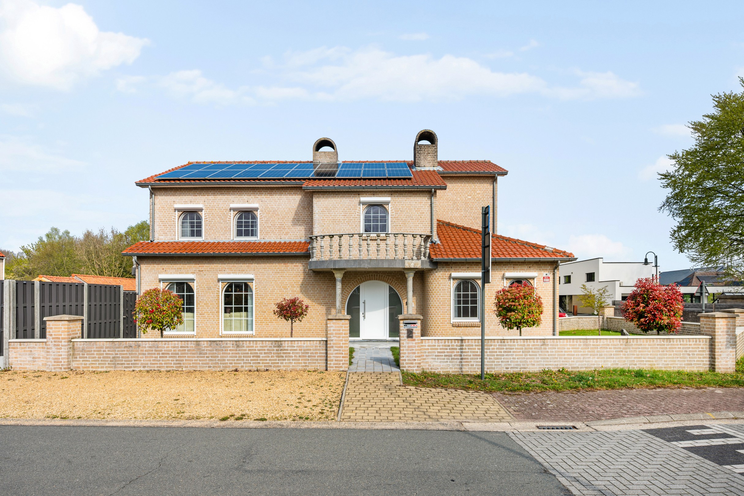 Ruime woning met 4 slpks en ingericht bijgebouw te Bocholt - foto 2