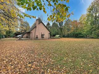 Op zoek naar een charmante woning met grote tuin in een groen en bosrijk gebied? Ontdek dan dit unieke aanbod en plan meteen uw bezoek...