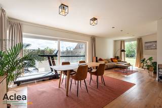 Op een rustige ligging in Adegem, vinden we deze smaakvol gerenoveerde woning. De ruime, vrijstaande woning onderging een totaal renovatie en is...