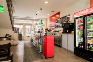 Unieke commerciële opportuniteit in het historische hart van MechelenIn het bruisende centrum van Mechelen bevindt zich dit charmante handelspand met...