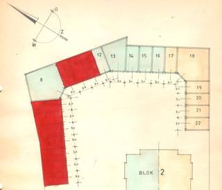 GARAGEBOX #15 TE KOOP - bouwjaar 1967 - oppervlakte: +/-17m² <br />ALS INTERESSANTE INVESTERING OF EIGEN GEBRUIK !<br />Bent U op zoek naar een veilige en praktische garagebox als investering of voor eigen gebruik? Dan is deze privatieve garagebox nr 15 een interessante opportuniteit in het Waasland. Met een oppervlakte van circa 17m² biedt deze garage voldoende ruimte voor een wagen, motorfiets en/of fiets. De garage is momenteel verhuurd aan 55€/m, waardoor onmiddellijke huuropbrengst mogelijk is. De parking naar de garage is vlot toegankelijk. <br />Vraagprijs: 21.000€ - Kadastraal Inkomen: 47€ (Geïndexeerd 90€) - Syndickosten: ca. 25€/jaar (= brandverzekering 2026) <br />TROEVEN: betaalbare investering - verhuurde garage met potentieel rendement - lage jaarlijkse kosten - interessant als investering met verhuurpotentieel = waardevast vastgoed met blijvende vraag - Topligging => parkeerdruk neemt toe en parkeerplaatsen worden schaarser = meerwaarde !