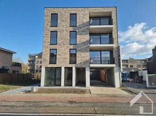 Appartement nouvellement construit au troisième étage avec 1 chambre et double terrasse, accessible par ascenseur Bel appartement avec beaucoup de...