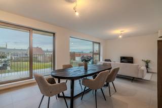 Dit appartement maakt deel uit van het nieuwbouwproject 'Residentie Vue' te Veurne.Het appartement heeft een energiezuinig karakter met een E-peil...