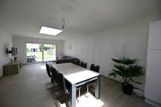Op zoek naar een instapklare, lichtrijke woning met moderne voorzieningen? Deze volledig vernieuwde huurwoning combineert comfort en stijl in...