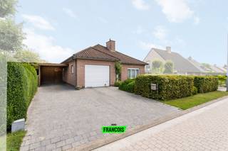 Vlakbij diverse grootwarenhuizen (Colruyt, Aldi, Lidl, Action ...) en het sportcomplex van Diksmuide bevindt zich deze gezellige woning in een...