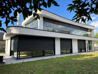 Deze recente moderne villa uit 2018 combineert moderne luxe met praktisch wooncomfortGelegen in een rustige en residentiële wijk biedt deze woning...