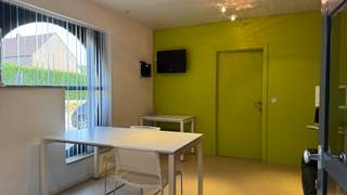 Op een strategische ligging tussen Ninove en Halle vindt u deze veelzijdige niet-residentiële ruimte, bestaande uit een magazijn/loods van ca. 500...