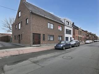 Bent u op zoek naar een royaal woongevoel in het hart van de gemeente? Dit karaktervolle appartement in Kruibeke ondergaat momenteel een...