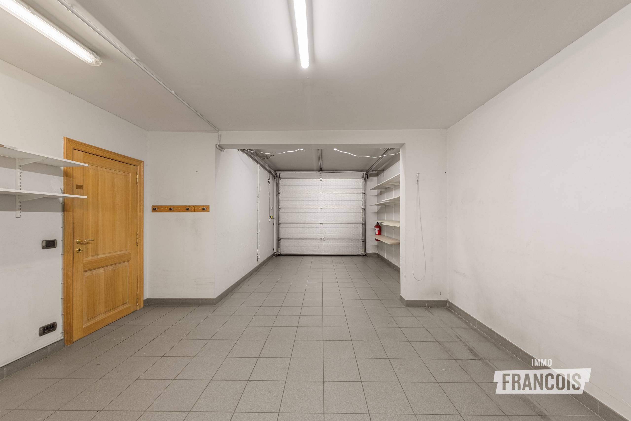 Commercieel handelspand met ruim duplexappartement op een toplocatie te Assebroek - foto 5