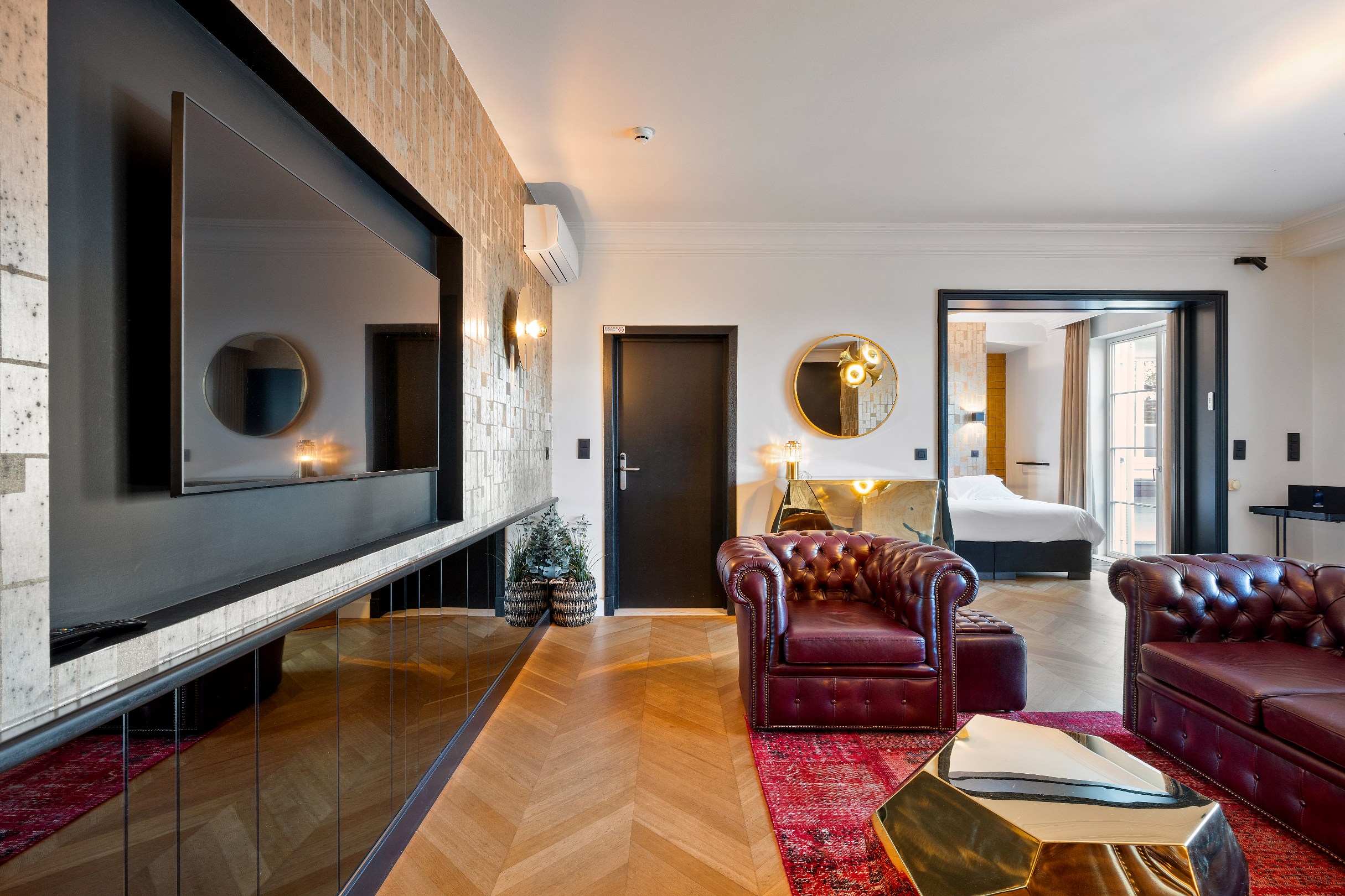 Stijlvol gerenoveerde villa met 5 slaapkamers op 3299m2 - foto 5