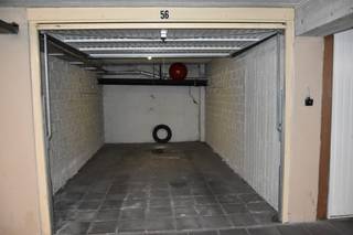 Autobox te huur op verdieping -2 van de residentie Belle Vue. De garagebox is uitgerust met een kantelpoort en beschikt over een lichtpunt aan...