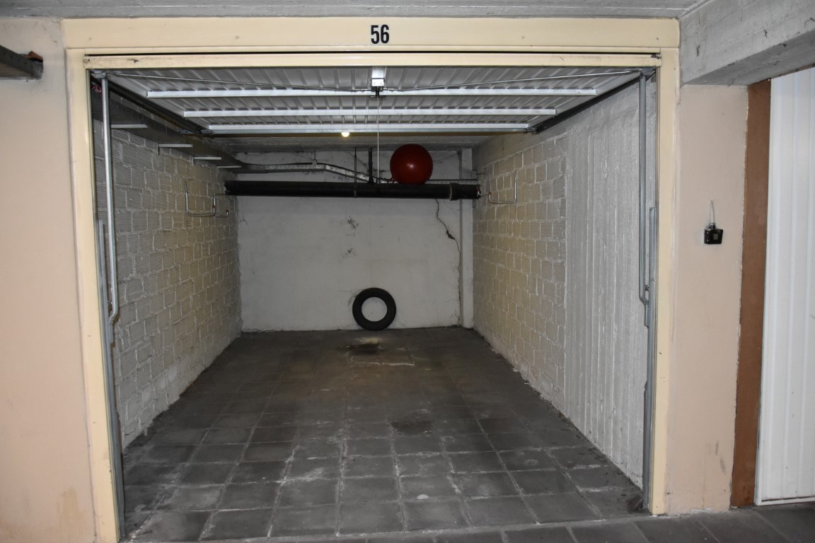 Centraal gelegen afgesloten autobox - foto 1