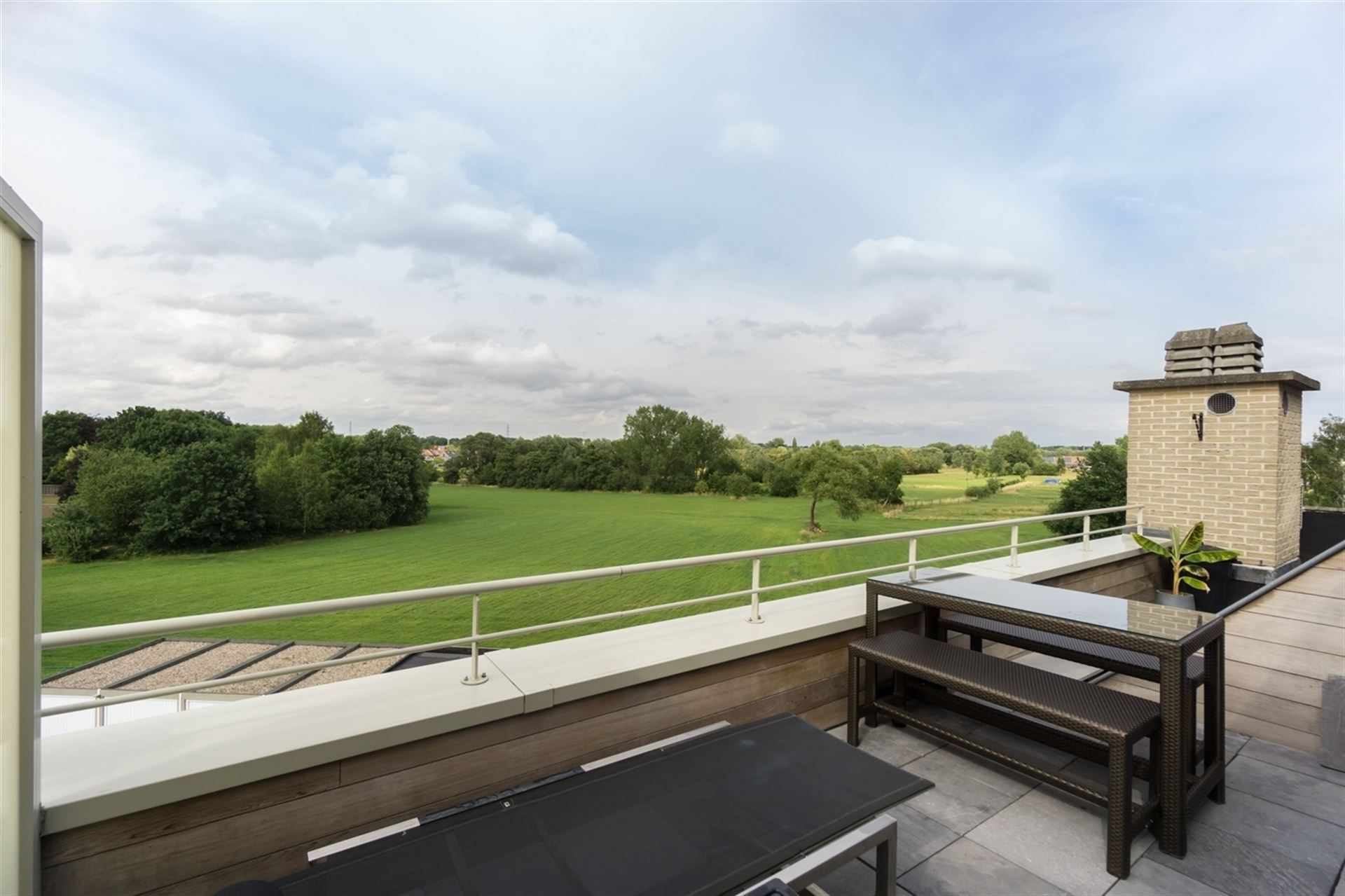 Lichtrijk dakappartement met 2 slpks, terras en garage (+€29.000) - foto 2